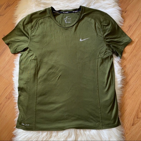 ❌SOLD❌NIKE MEN'S OLIVE GREEN DRI-FIT SHIRT - Picture 3 of 6